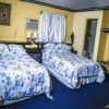 belleville inn &amp; suites Scott afb-blue curtain
