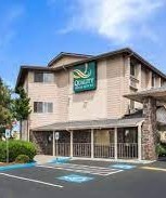 Quality Inn &amp; Suites Silverdale-building