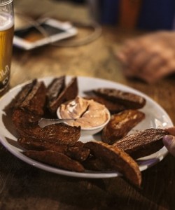 photo-1584269974503-653d2d40c75c