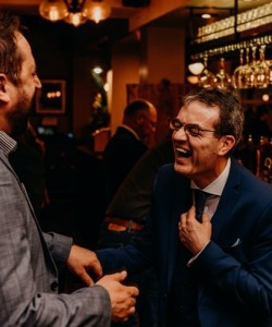 photo-1580677536254-6459b891ce0e