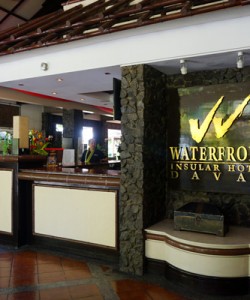 Waterfront-Insular-lobby