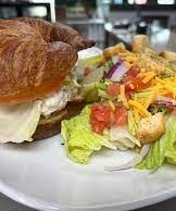 Peyton’s Café and Catering-chicken salada