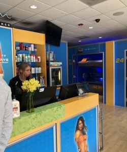 Sundays Sun Spa Shop-reception