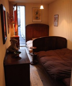 Home-stays in artistic studio