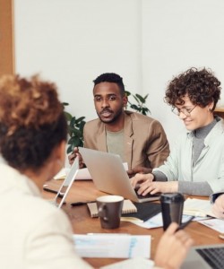 men and women meeting group in Everett, Washington