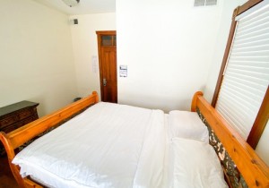 International Travelers House Adventure Hostel-bed