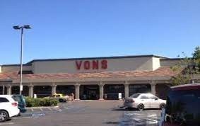 Vons San Mission Hills Plaza-building