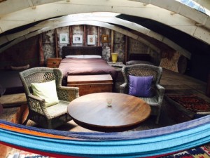 Homestays in artistic studio /Attic