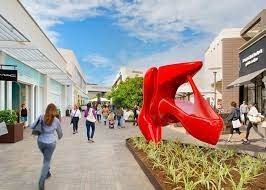 Westfield UTC-shoes statue