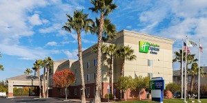 Holiday Inn Express &amp; Suites Vacaville- Travis AFB- Building