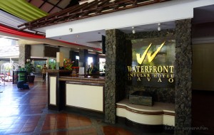 Waterfront-Insular-lobby