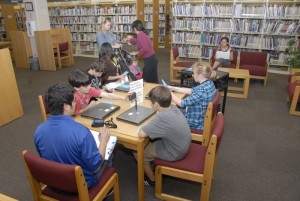 Librarian teaches the students in Wahiawa, Hawaii Librarian teaches the students in Wahiawa, Hawaii