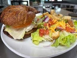 Peyton’s Café and Catering-chicken salada
