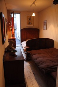 Home-stays in artistic studio