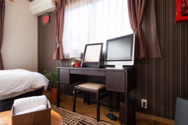 Nice room for females only.