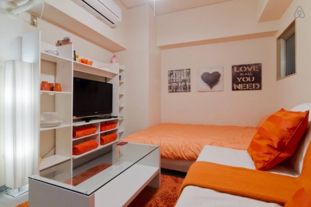 Small, Cozy, Central and... ORANGE!