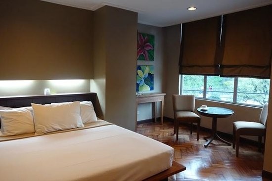 Bloomfield Hotel