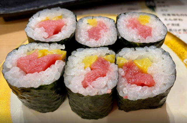 Fish shop&#039;s fresh conveyor belt sushi 魚屋さんの新鮮回転寿司横須賀中央店